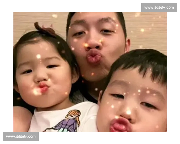 许昕父亲节与儿女甜蜜同框 奥运冠军化身温柔奶爸