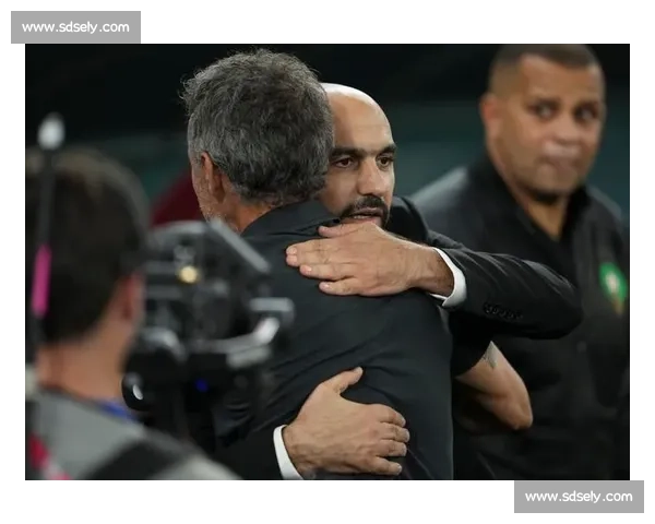 阿尔巴盛赞恩里克:世界最佳教练,足球内外皆导师 阿尔巴盛赞恩里克:世界最佳教练,足球内外皆导师