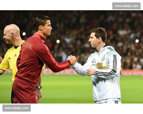 梅西挥臂维蒂尼亚引争议，赛后拥抱化解恩怨