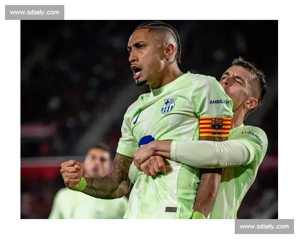 巴萨新赛季战术革命：尼科 + 亚马尔双翼闪电战，拉菲尼亚前腰掌控全局